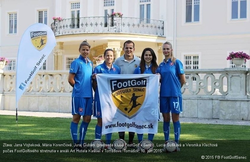 Zľava: Jana Vojteková, Mária Korenčiová, Juraj Gubáni (predseda klubu FootGolf v Senci), Lucia Šušková a Veronika Klechová počas FootGolfového stretnutia v areáli Art Hotela Kaštieľ v Tomášove. Tomášov, 10. jún 2015.