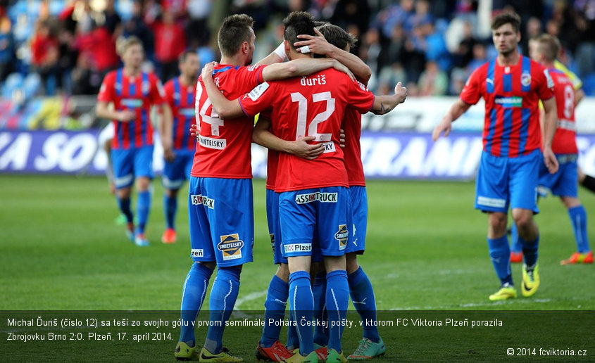 Michal Ďuriš (číslo 12) sa teší zo svojho gólu v prvom semifinále Pohára Českej pošty, v ktorom FC Viktoria Plzeň porazila Zbrojovku Brno 2:0. Plzeň, 17. apríl 2014.