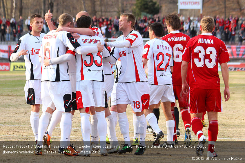 Radosť hráčov FC Spartak Trnava po jednom z gólov, ktoré dosiahli na ihrisku FK Dukla Banská Bystrica v 19. kole Corgoň ligy (konečný výsledok 0:3). Banská Bystrica, 27. marca 2012.