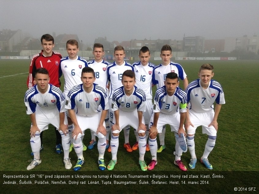 Reprezentácia SR "16" pred zápasom s Ukrajinou na turnaji 4 Nations Tournament v Belgicku. Horný rad zľava: Kastl, Šimko, Jedinák, Šušolík, Poláček, Nemček. Dolný rad: Lénárt, Tupta, Baumgartner, Šulek, Štefanec. Heist, 14. marec 2014.