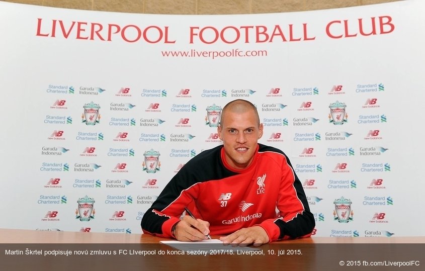 Martin Škrtel podpisuje novú zmluvu s FC LIverpool do konca sezóny 2017/18. Liverpool, 10. júl 2015.