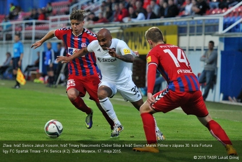 Zľava: hráč Senice Jakub Kosorin, hráč Trnavy Nascimento Cleber Silva a hráč Senice Marek Pittner v zápase 30. kola Fortuna ligy FC Spartak Trnava - FK Senica (4:2). Zlaté Moravce, 17. mája 2015.