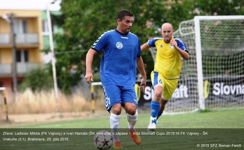 Zľava: Ladislav Mikita (FK Vajnory) a Ivan Hamala (ŠK Vrakuňa) v zápase 1. kola Slovnaft Cupu 2015/16 FK Vajnory - ŠK Vrakuňa (3:1). Bratislava, 25. júla 2015.