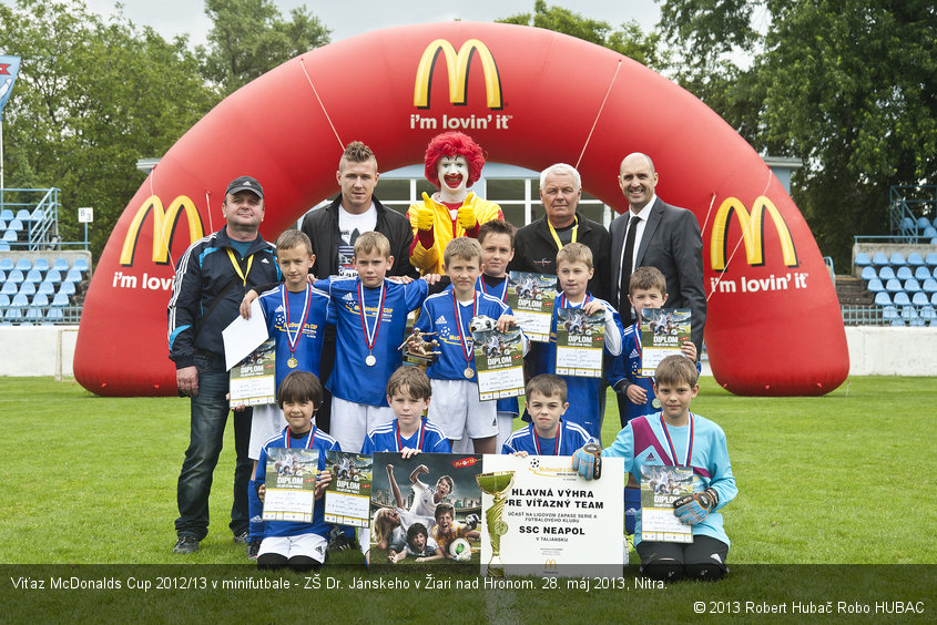 Viťaz McDonalds Cup 2012/13 v minifutbale - ZŠ Dr. Jánskeho v Žiari nad Hronom. 28. máj 2013, Nitra.