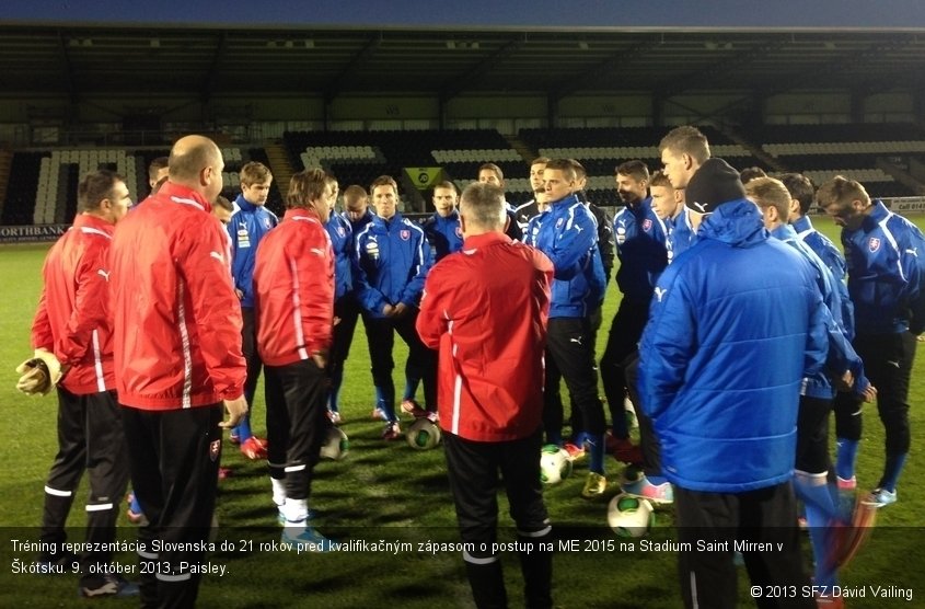 Tréning reprezentácie Slovenska do 21 rokov pred kvalifikačným zápasom o postup na ME 2015 na Stadium Saint Mirren v Škótsku. 9. október 2013, Paisley.