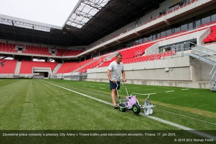 Záverečné práce výstavby a priestory City Arény v Trnave krátko pred slávnostným otvorením. Trnava, 17. jún 2015.