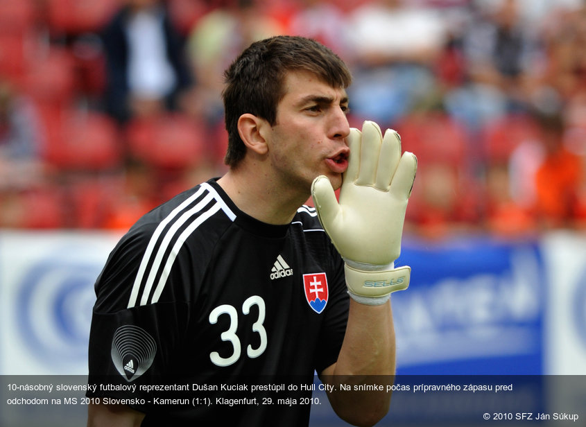 10-násobný slovenský futbalový reprezentant Dušan Kuciak prestúpil do Hull City. Na snímke počas prípravného zápasu pred odchodom na MS 2010 Slovensko - Kamerun (1:1). Klagenfurt, 29. mája 2010.