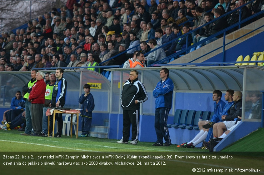 Zápas 22. kola 2. ligy medzi MFK Zemplín Michalovce a MFK Dolný Kubín skončil napoko 0:0. Premiérovo sa hralo za umelého osvetlenia čo prilákalo skvelú návštevu viac ako 2500 divákov. Michalovce, 24. marca 2012.