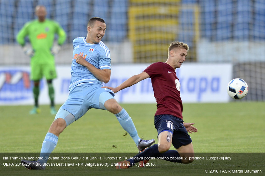 Na snímke vľavo hráč Slovana Boris Sekulič a Daniils Turkovs z FK Jelgava počas prvého zápasu 2. predkola Európskej ligy UEFA 2016/2017 ŠK Slovan Bratislava - FK Jelgava (0:0). Bratislava, 14. júla 2016.