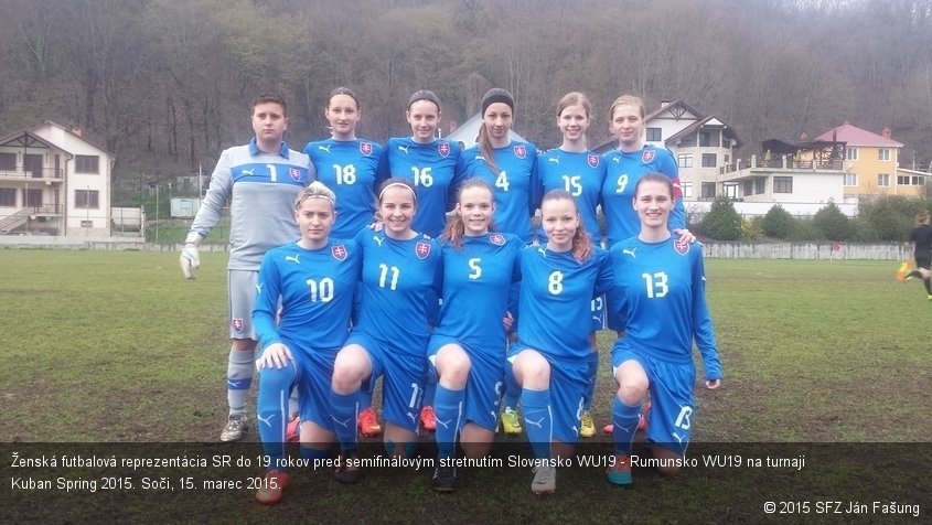 Ženská futbalová reprezentácia SR do 19 rokov pred semifinálovým stretnutím Slovensko WU19 - Rumunsko WU19 na turnaji Kuban Spring 2015. Soči, 15. marec 2015.