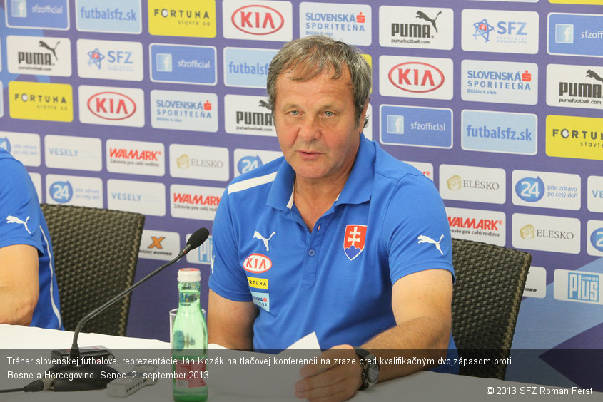 Tréner slovenskej futbalovej reprezentácie Ján Kozák na tlačovej konferencii na zraze pred kvalifikačným dvojzápasom proti Bosne a Hercegovine. Senec, 2. september 2013.