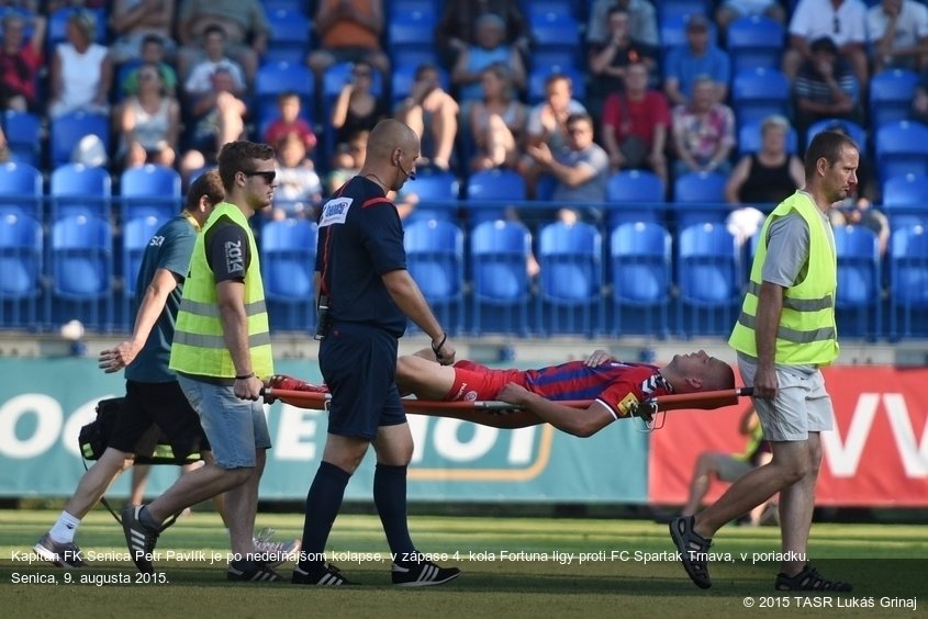 Kapitán FK Senica Petr Pavlík je po nedeľňajšom kolapse, v zápase 4. kola Fortuna ligy proti FC Spartak Trnava, v poriadku. Senica, 9. augusta 2015.