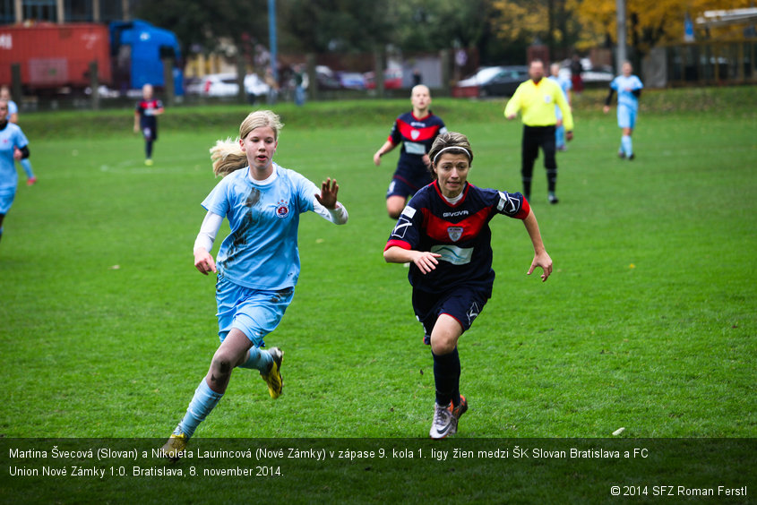 Martina Švecová (Slovan) a Nikoleta Laurincová (Nové Zámky) v zápase 9. kola 1. ligy žien medzi ŠK Slovan Bratislava a FC Union Nové Zámky 1:0. Bratislava, 8. november 2014.