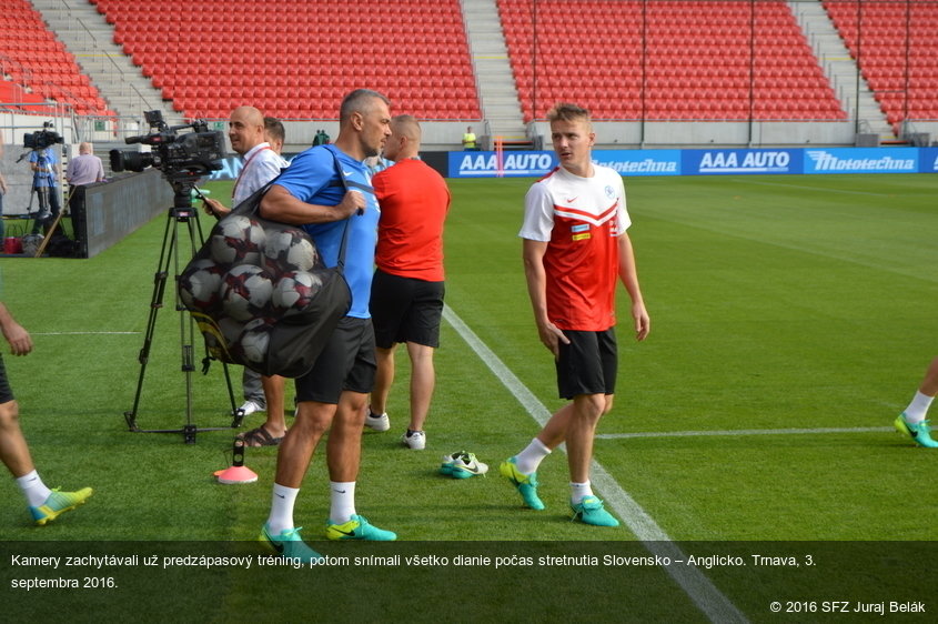 Kamery zachytávali už predzápasový tréning, potom snímali všetko dianie počas stretnutia Slovensko – Anglicko. Trnava, 3. septembra 2016.