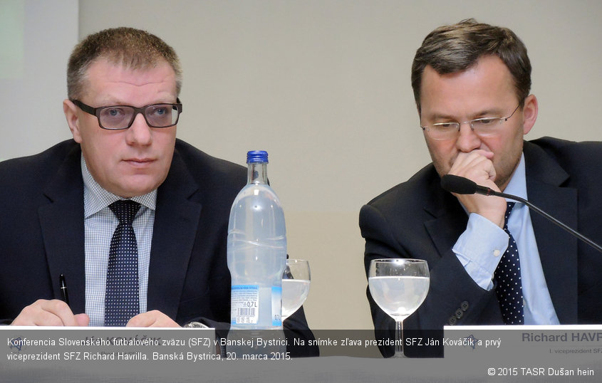 Konferencia Slovenského futbalového zväzu (SFZ) v Banskej Bystrici. Na snímke zľava prezident SFZ Ján Kováčik a prvý viceprezident SFZ Richard Havrilla. Banská Bystrica, 20. marca 2015.