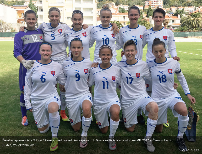 Ženská reprezentácia SR do 19 rokov pred posledným zápasom 1. fázy kvalifikácie o postup na ME 2017 s Čiernou Horou. Budva, 25. októbra 2016.