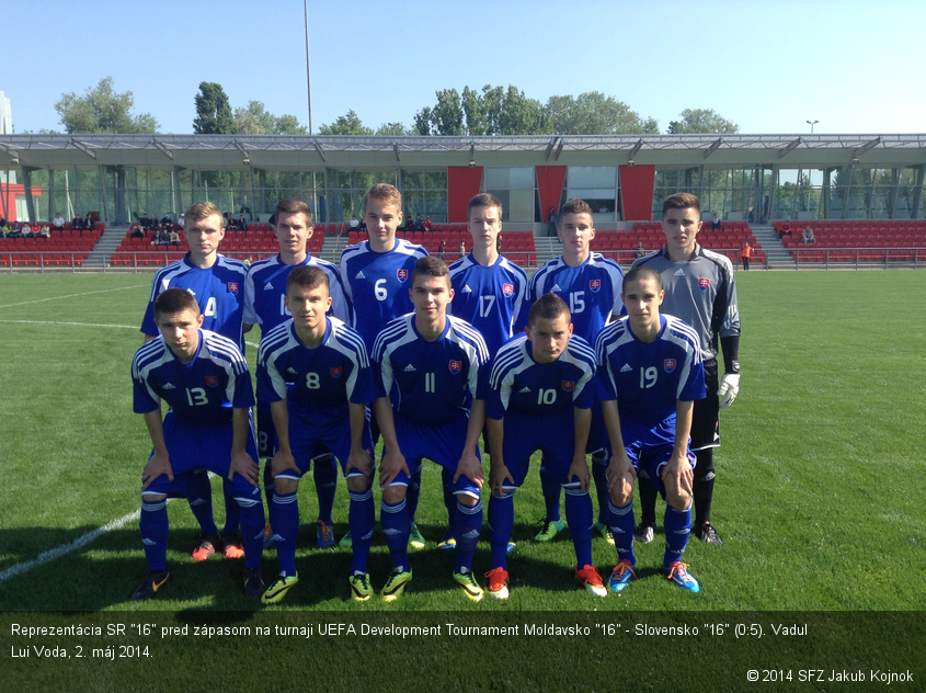 Reprezentácia SR "16" pred zápasom na turnaji UEFA Development Tournament Moldavsko "16" - Slovensko "16" (0:5). Vadul Lui Voda, 2. máj 2014.