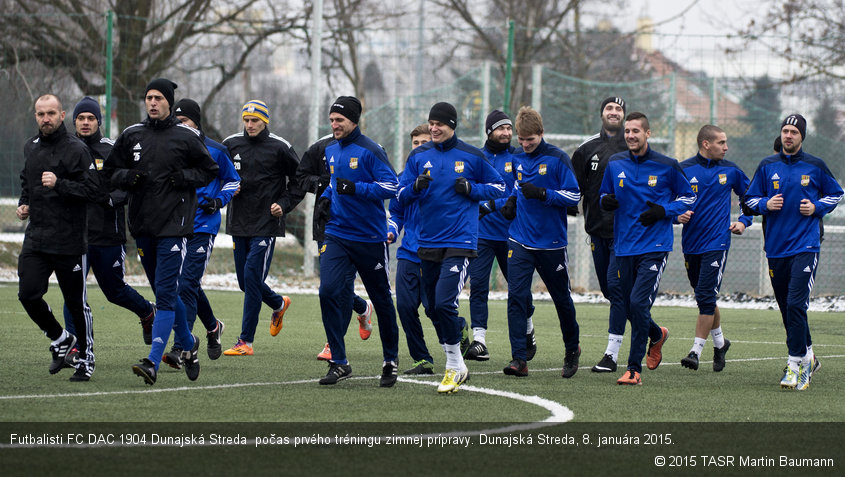 Futbalisti FC DAC 1904 Dunajská Streda  počas prvého tréningu zimnej prípravy. Dunajská Streda, 8. januára 2015.