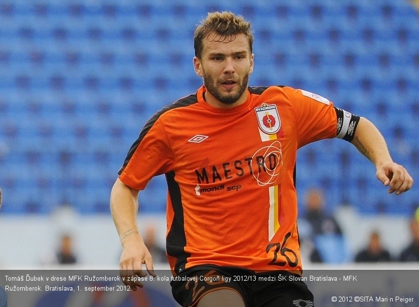 Tomáš Ďubek v drese MFK Ružomberok v zápase 8. kola futbalovej Corgoň ligy 2012/13 medzi ŠK Slovan Bratislava - MFK Ružomberok. Bratislava, 1. september 2012.