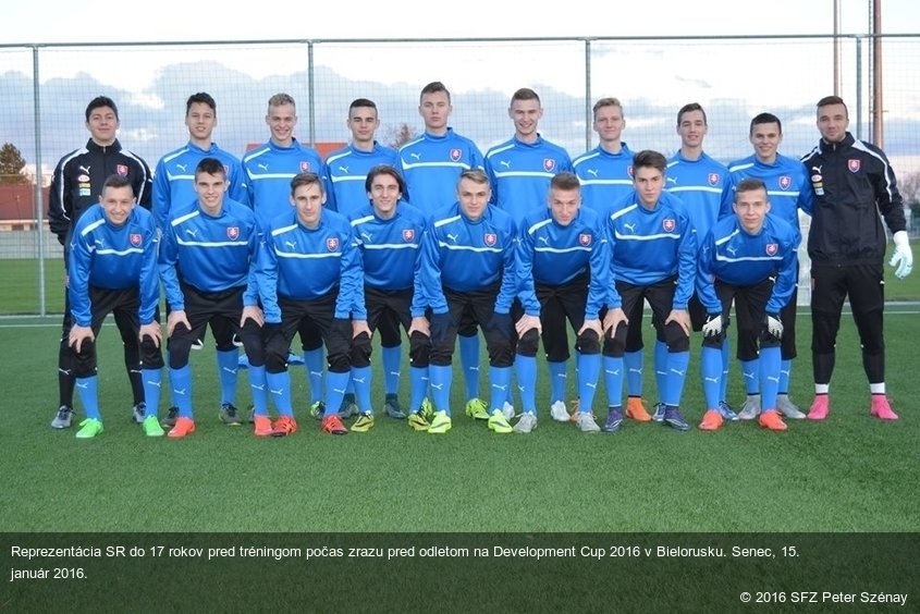 Reprezentácia SR do 17 rokov pred tréningom počas zrazu pred odletom na Development Cup 2016 v Bielorusku. Senec, 15. január 2016.