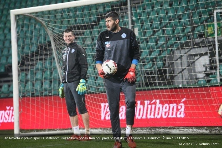 Ján Novota v pravo spolu s Matúšom Kozáčikom počas tréningu pred priateľským zápasom s Islandom. Žilina 16.11.2015