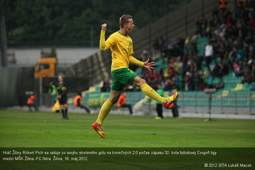 Hráč Žiliny Róbert Pich sa raduje zo svojho streleného gólu na konečných 2:0 počas zápasu 32. kola futbalovej Corgoň ligy medzi MŠK Žilina -FC Nitra. Žilina, 16. máj 2012.