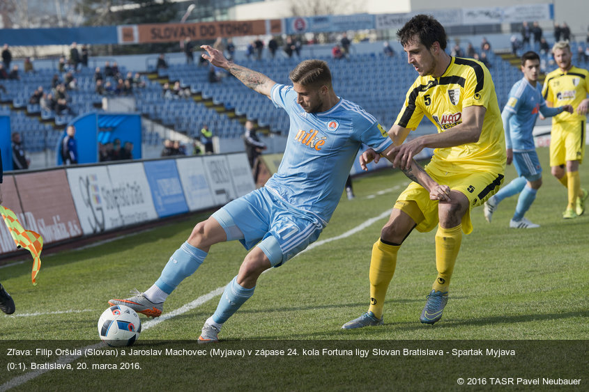 Zľava: Filip Oršula (Slovan) a Jaroslav Machovec (Myjava) v zápase 24. kola Fortuna ligy Slovan Bratislava - Spartak Myjava (0:1). Bratislava, 20. marca 2016.