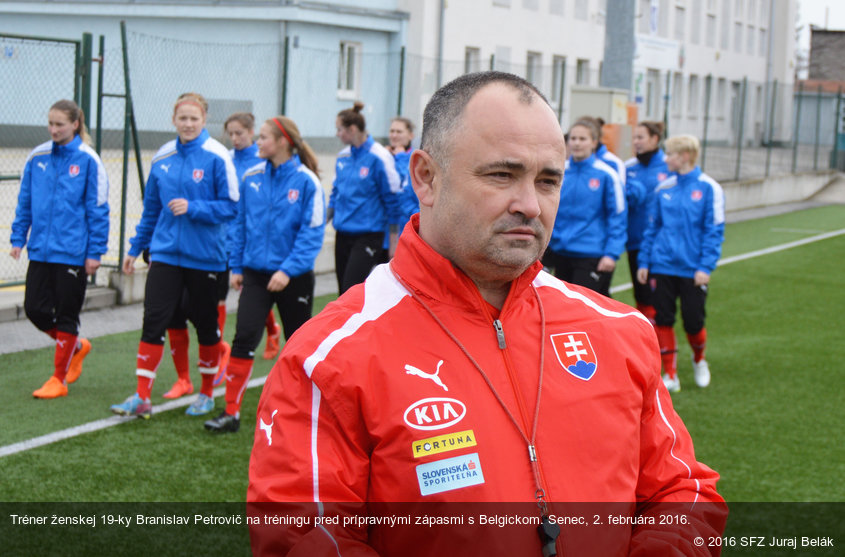 Tréner ženskej 19-ky Branislav Petrovič na tréningu pred prípravnými zápasmi s Belgickom. Senec, 2. februára 2016.