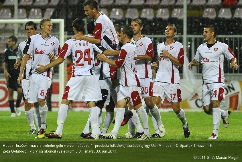 Radosť hráčov Trnavy z tretieho gólu v prvom zápase 1. predkola futbalovej Európskej ligy UEFA medzi FC Spartak Trnava - FK Zeta Golubovci, ktorý sa skončil výsledkom 3:0. Trnava, 30. jún 2011.