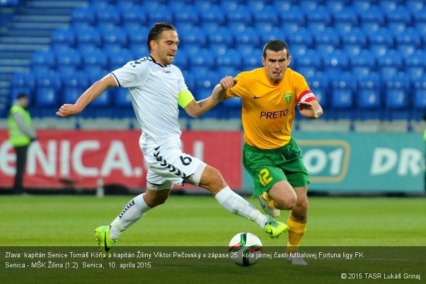 Zľava: kapitán Senice Tomáš Kóňa a kapitán Žiliny Viktor Pečovský v zápase 25. kola jarnej časti futbalovej Fortuna ligy FK Senica - MŠK Žilina (1:2). Senica,  10. apríla 2015.