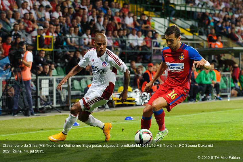 Zľava: Jairo da Silva (AS Trenčín) a Guilherme Sityá počas zápasu 2. predkola LM 2015/16 AS Trenčín - FC Steaua Bukurešť (0:2). Žilina, 14. júl 2015.