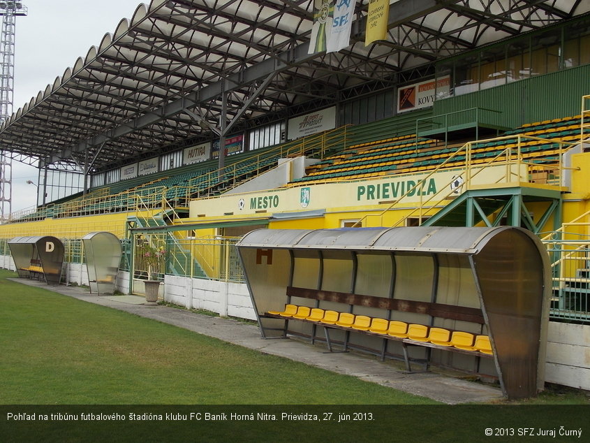 Pohľad na tribúnu futbalového štadióna klubu FC Baník Horná Nitra. Prievidza, 27. jún 2013.