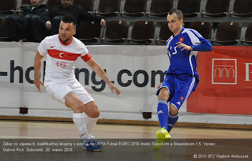 Záber zo zápasu 6. kvalifikačnej skupiny o postup na UEFA Futsal EURO 2016 medzi Tureckom a Slovenskom 1:5. Vpravo Gabriel Rick. Dubrovník, 20. marec 2015