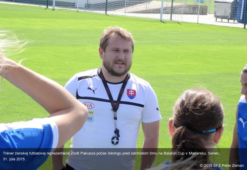 Tréner ženskej futbalovej reprezentácie Zsolt Pakusza počas tréningu pred odchodom tímu na Balaton Cup v Maďarsku. Senec, 31. júla 2015.