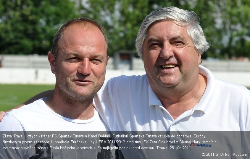 Zľava: Pavel Hoftych - tréner FC Spartak Trnava a Karol Dobiaš. Futbalisti Spartaka Trnava vstúpia do pohárovej Európy štvrtkovým prvým zápasom 1. predkola Európskej ligy UEFA 2011/2012 proti tímu FK Zeta Golubovci z Čiernej Hory. Ambíciou zverencov hlavného trénera Pavla Hoftycha je vytvoriť si čo najlepšiu pozíciu pred odvetou. Trnava, 28. jún 2011.