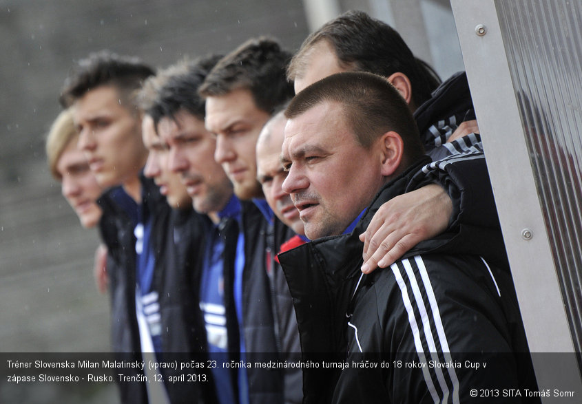 Tréner Slovenska Milan Malatinský (vpravo) počas 23. ročníka medzinárodného turnaja hráčov do 18 rokov Slovakia Cup v zápase Slovensko - Rusko. Trenčín, 12. apríl 2013.