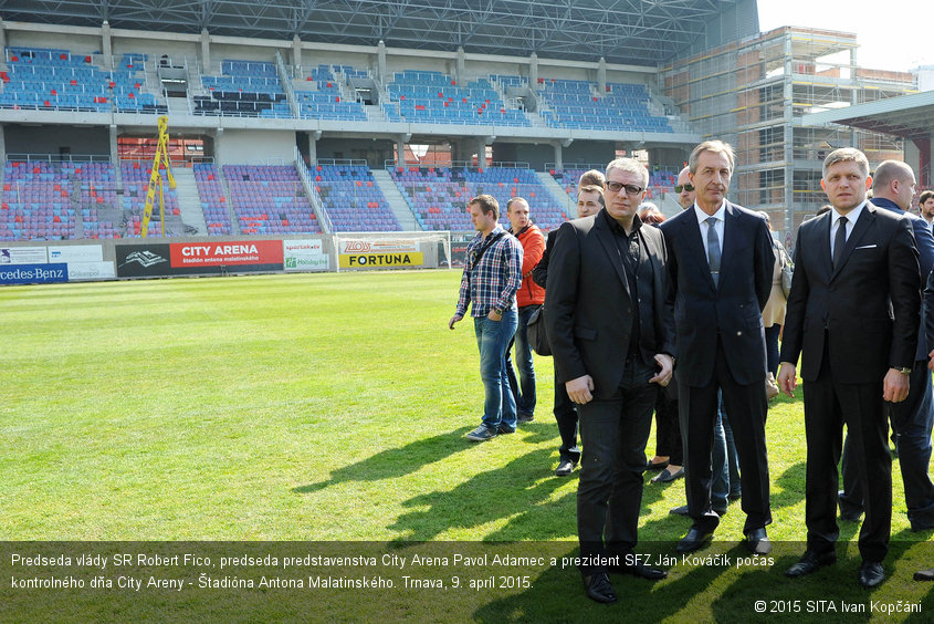 Predseda vlády SR Robert Fico, predseda predstavenstva City Arena Pavol Adamec a prezident SFZ Ján Kováčik počas kontrolného dňa City Areny - Štadióna Antona Malatinského. Trnava, 9. apríl 2015.