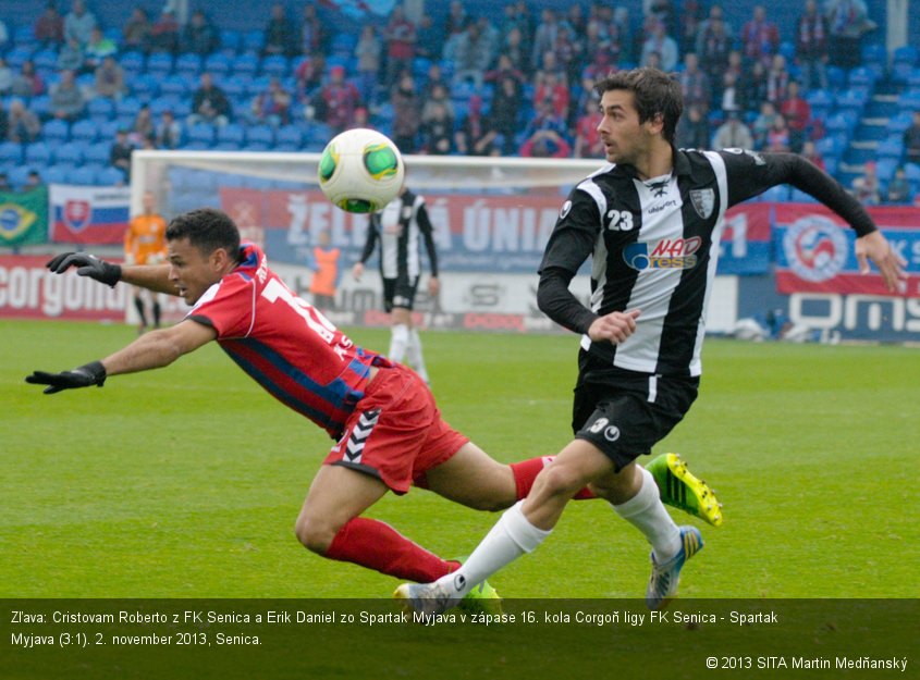 Zľava: Cristovam Roberto z FK Senica a Erik Daniel zo Spartak Myjava v zápase 16. kola Corgoň ligy FK Senica - Spartak Myjava (3:1). 2. november 2013, Senica.