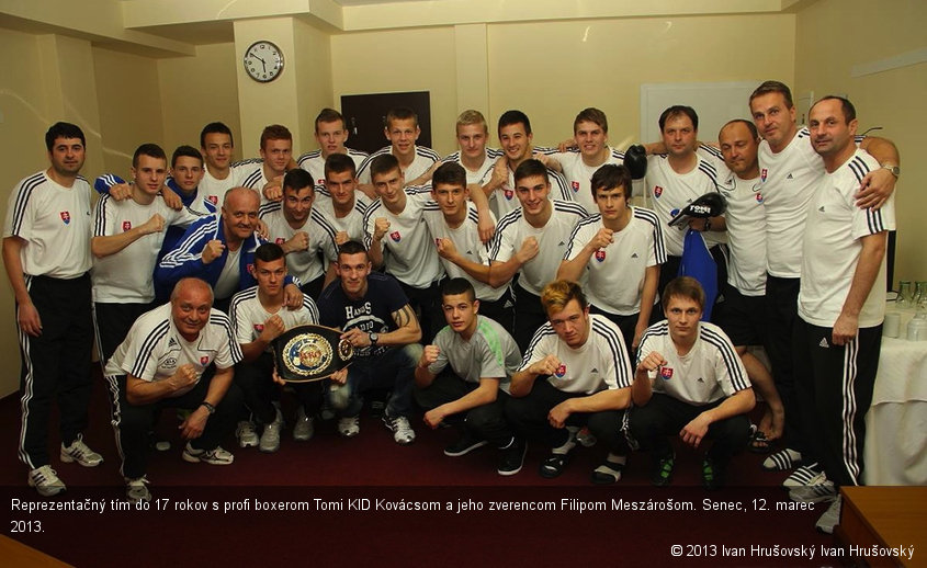 Reprezentačný tím do 17 rokov s profi boxerom Tomi KID Kovácsom a jeho zverencom Filipom Meszárošom. Senec, 12. marec 2013.