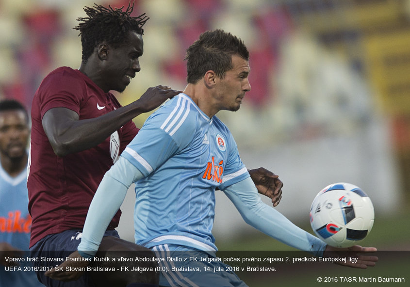 Vpravo hráč Slovana František Kubík a vľavo Abdoulaye Diallo z FK Jelgava počas prvého zápasu 2. predkola Európskej ligy UEFA 2016/2017 ŠK Slovan Bratislava - FK Jelgava (0:0). Bratislava, 14. júla 2016 v Bratislave.