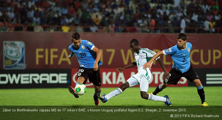 Záber zo štvrťfinálového zápasu MS do 17 rokov v SAE, v ktorom Uruguaj podľahol Nigérii 0:2. Sharjah, 2. november 2013.