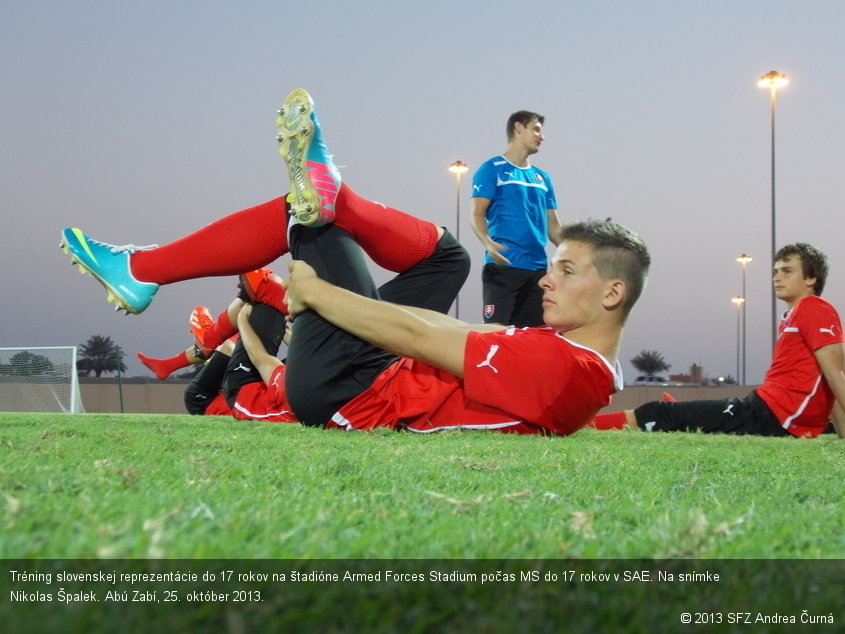 Tréning slovenskej reprezentácie do 17 rokov na štadióne Armed Forces Stadium počas MS do 17 rokov v SAE. Na snímke Nikolas Špalek. Abú Zabí, 25. október 2013.