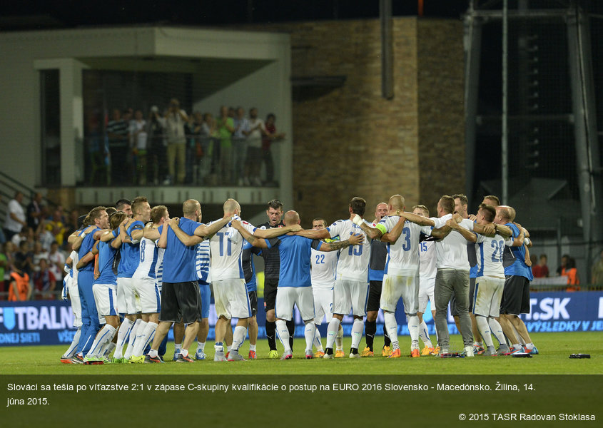 Slováci sa tešia po víťazstve 2:1 v zápase C-skupiny kvalifikácie o postup na EURO 2016 Slovensko - Macedónsko. Žilina, 14. júna 2015.