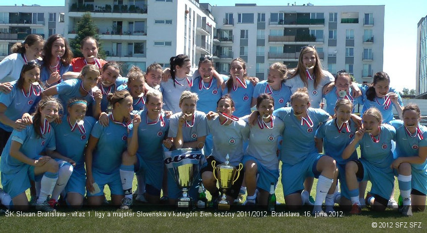 ŠK Slovan Bratislava - víťaz 1. ligy a majster Slovenska v kategórii žien sezóny 2011/2012. Bratislava, 16. júna 2012.