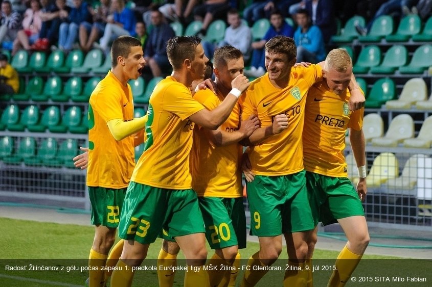 Radosť Žilinčanov z gólu počas zápasu 1. predkola Európskej ligy MŠK Žilina - FC Glentoran. Žilina, 9. júl 2015.