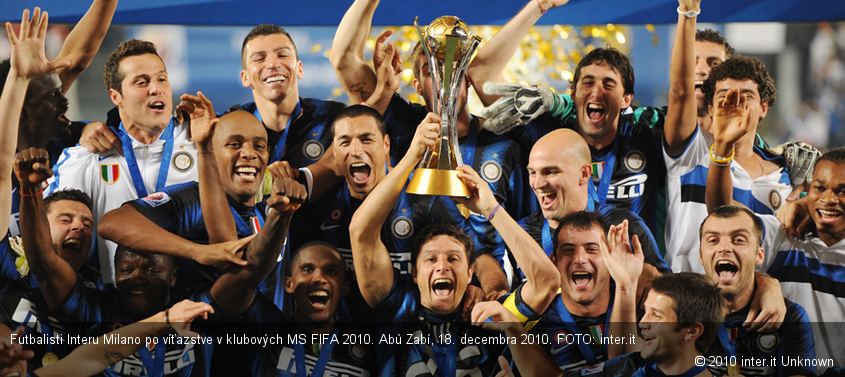 Futbalisti Interu Milano po víťazstve v klubových MS FIFA 2010. Abú Zabí, 18. decembra 2010. FOTO: inter.it