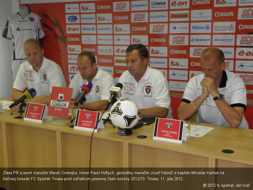 Zľava PR a event manažér Marek Ondrejka, tréner Pavel Hoftych, generálny manažér Jozef Valovič a kapitán Miroslav Karhan na tlačovej besede FC Spartak Trnava pred začiatkom jesennej časti sezóny 2012/13. Trnava, 11. júla 2012.