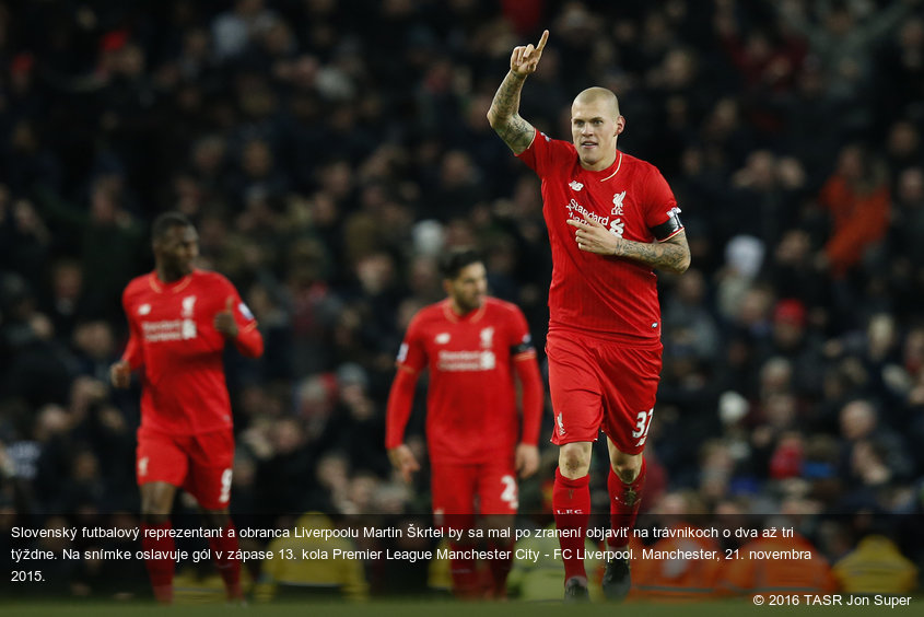 Slovenský futbalový reprezentant a obranca Liverpoolu Martin Škrtel by sa mal po zranení objaviť na trávnikoch o dva až tri týždne. Na snímke oslavuje gól v zápase 13. kola Premier League Manchester City - FC Liverpool. Manchester, 21. novembra 2015.