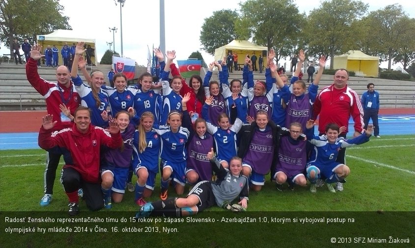 Radosť ženského reprezentačného tímu do 15 rokov po zápase Slovensko - Azerbajdžan 1:0, ktorým si vybojoval postup na olympijské hry mládeže 2014 v Číne. 16. október 2013, Nyon.