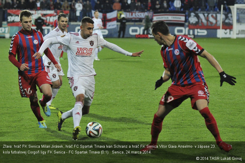 Zľava: hráč FK Senica Milan Jirásek, hráč FC Spartak Trnava Ivan Schranz a hráč FK Senica Vitor Gava Anselmo  v zápase 23. kola futbalovej Corgoň ligy FK Senica - FC Spartak Trnava (0:1).  Senica, 24.marca 2014.